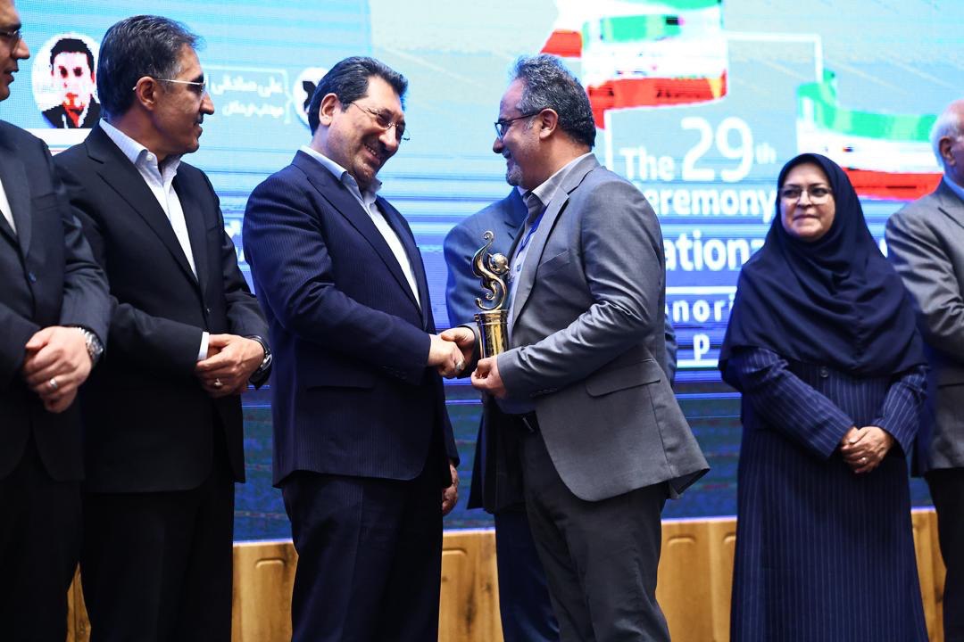 درخشش مهندس منصور نجفی در روز ملی صادرات؛ افتخاری برای صنعت سیمان کشور